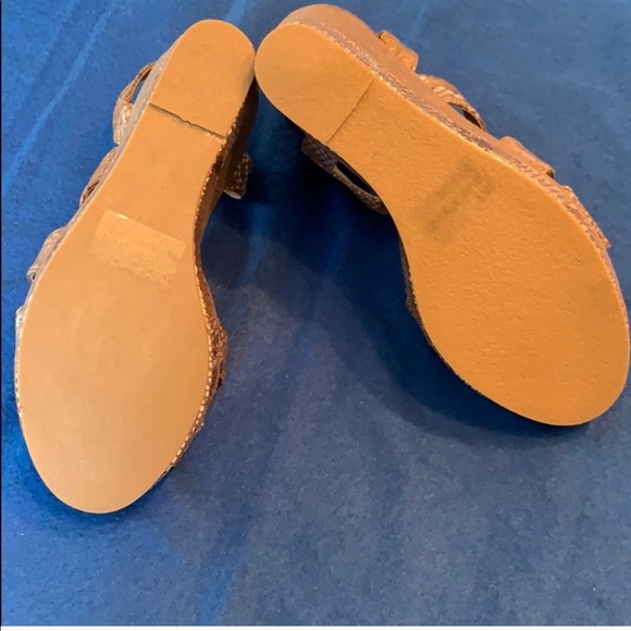 Very volatile gold snakeskin platform wedges - Picture 8 of 9